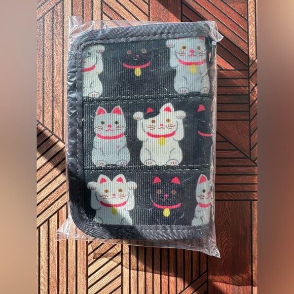 Harveys Seatbelt Bags Good Fortune Lucky Kitty Fun Size Wallet FSW